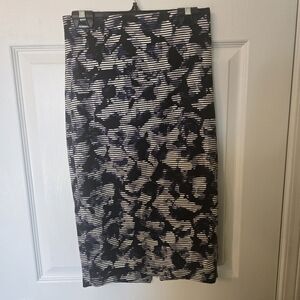 RW&CO. Black, Blue, and White Patterned Pencil Skirt Size 0